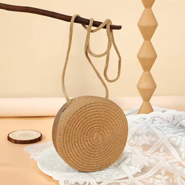 EcoChic: Round straw crossbody bag. By Agency286.